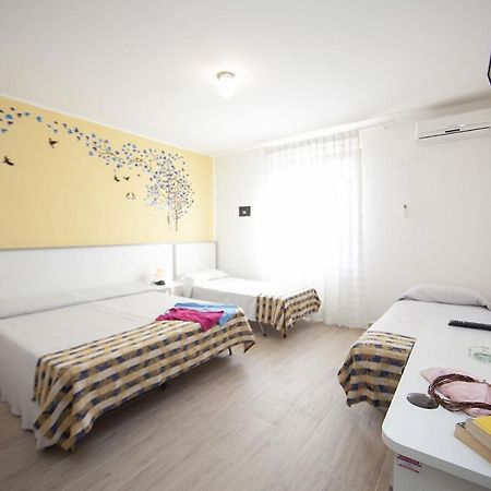 Hotel Thomas Марина ди Кампо Екстериор снимка