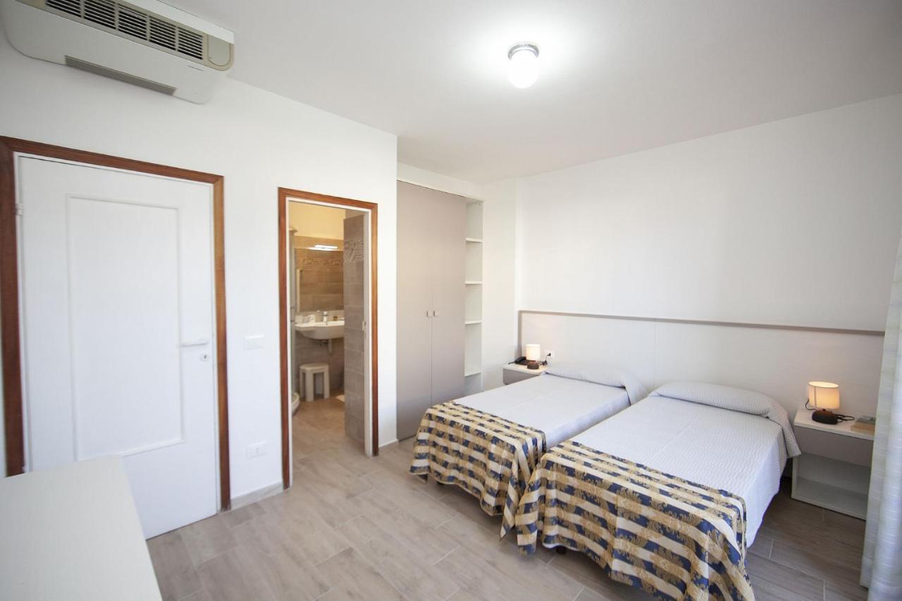 Hotel Thomas Марина ди Кампо Екстериор снимка
