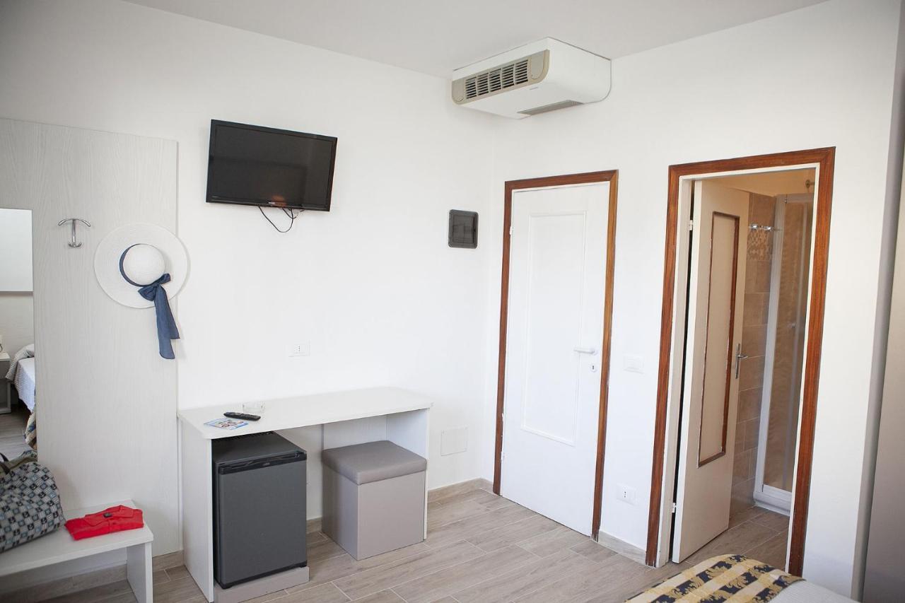 Hotel Thomas Марина ди Кампо Екстериор снимка