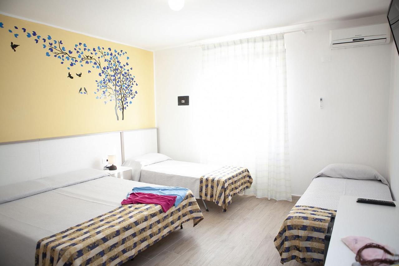 Hotel Thomas Марина ди Кампо Екстериор снимка