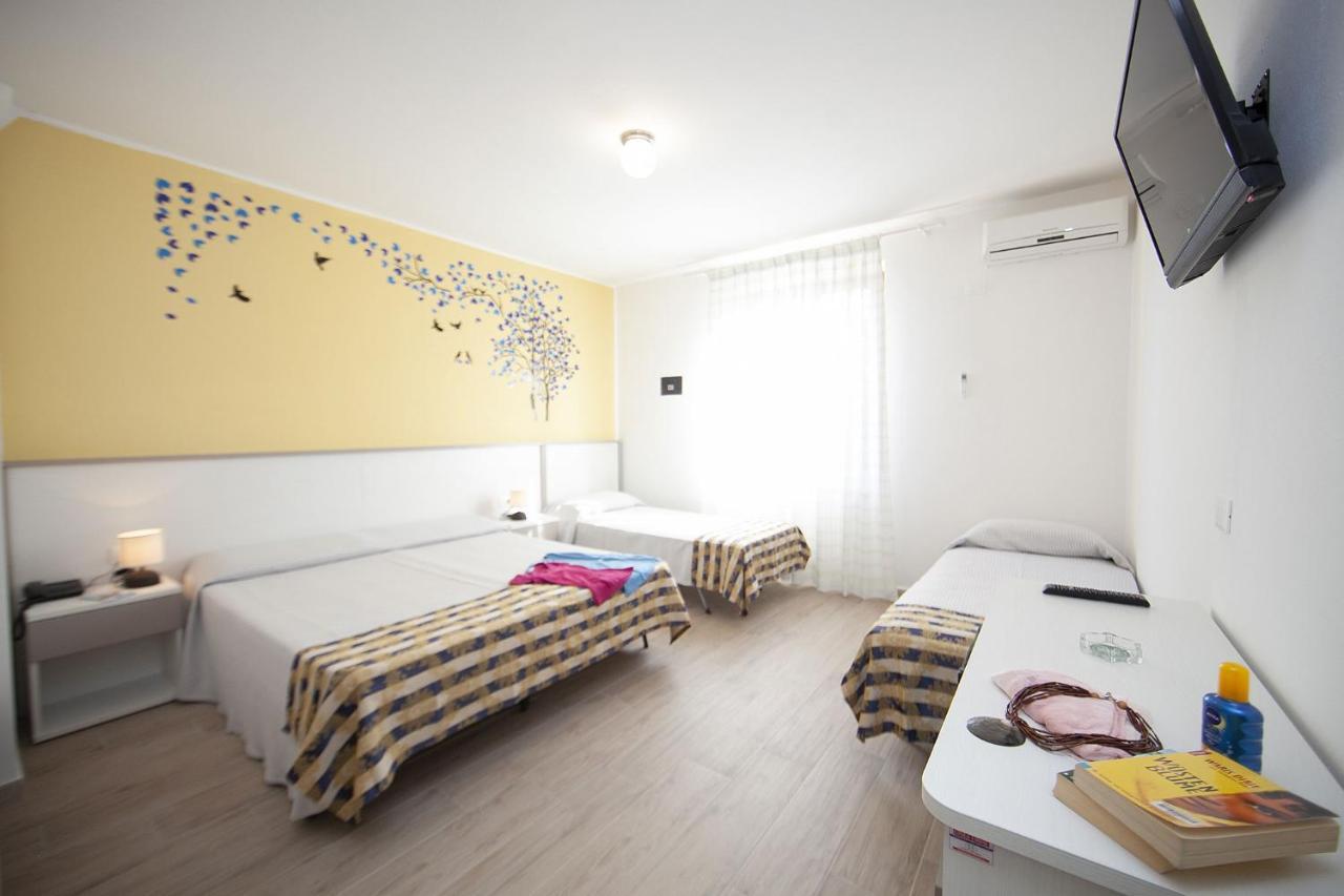 Hotel Thomas Марина ди Кампо Екстериор снимка