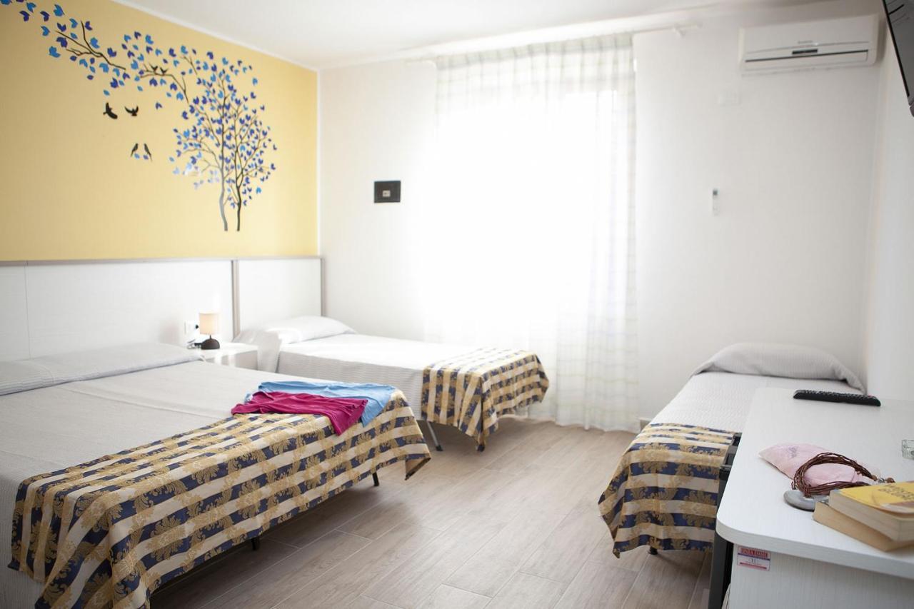 Hotel Thomas Марина ди Кампо Екстериор снимка