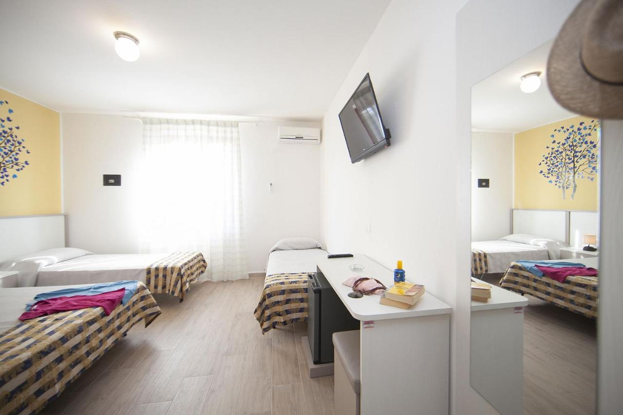 Hotel Thomas Марина ди Кампо Екстериор снимка